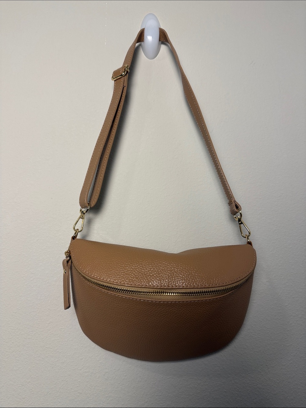 Ellie Beaumont Leather Pebbled Tan Camel Beige Curved Crossbody Bum Bag - Picture 4 of 13